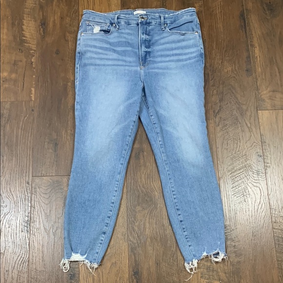 Good American Ankle Cropped Jeans with Distressed Hem - Picture 1 of 6